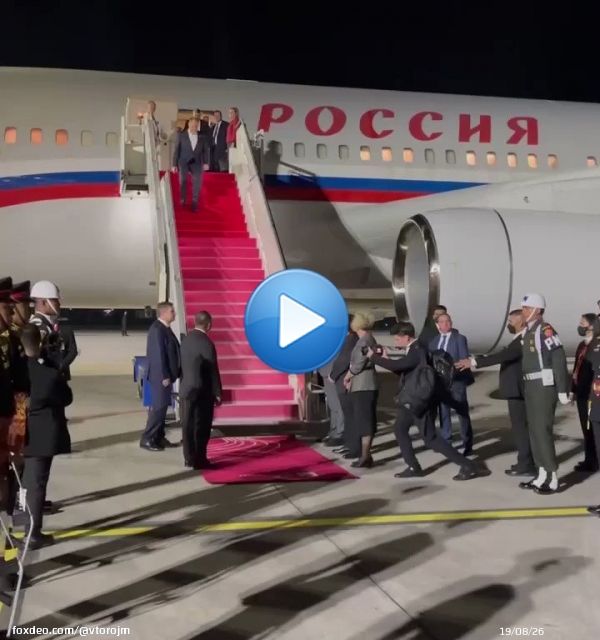 И ещё на тему изоляции России. Вот так Сергея Лаврова встретили в Индонезии (приехал на саммит G20). C почётным караулом и национальными танцами.