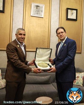 فخر الوداد، فخر الوطن  الأسطورة نور الدين النيبت يسلم رئيس نادي الوداد الرياضي مجسماً رمزياً لكأس العالم للأندية، تكريماً لمسيرة النادي ومكانته القارية   #DimaWydad | #TakeItToTheWorld | #FIFACWC