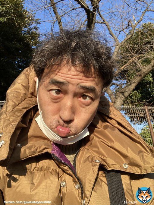 やっと駐車して競技場でチケットを買おうとしたらネットで購入しないとダメと言われた。ネットで購入パターンがだいの苦手な僕はスマホと1時間格闘した結果最後の IDがわからず、諦めることにした。そしたら競技場の外でこんな感じになっちゃった。 #高校サッカー選手権