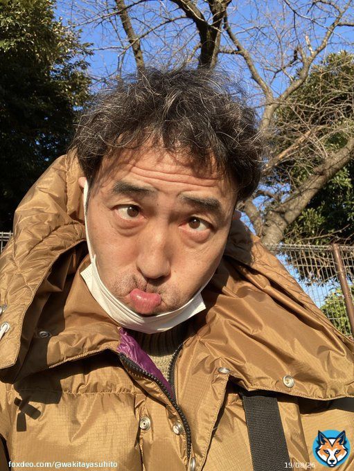やっと駐車して競技場でチケットを買おうとしたらネットで購入しないとダメと言われた。ネットで購入パターンがだいの苦手な僕はスマホと1時間格闘した結果最後の IDがわからず、諦めることにした。そしたら競技場の外でこんな感じになっちゃった。 #高校サッカー選手権