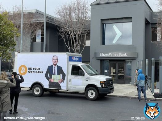 #Bitcoin ad on display in front of Silicon Valley Bank HQ.