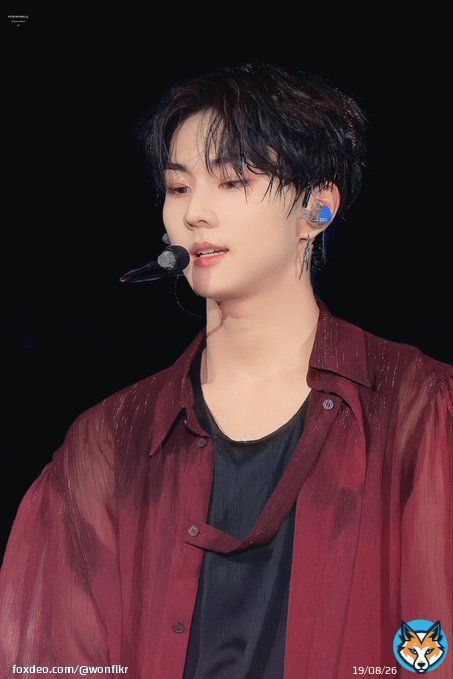 Still can&rsquo;t move on how jungwon look so unreal in these photos