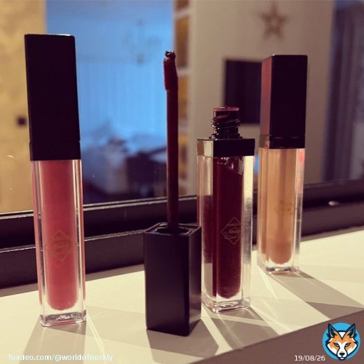 Glides over #lips with powerful and enduring pigments and a blend of moisture-rich oils, butters and waxes to help lips remain supple, comfortable & soft  #lipstick #lip #lipbalm #lipfiller #blackownedbusiness #blackowned #luxury #luxurious #luxurystyle  #aestheticallypleasing
