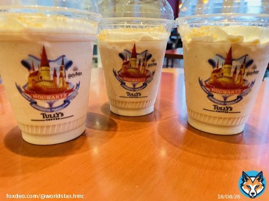 We drinking tea @ Tully&rsquo;s Coffee  #タリーズ #ハリーポッター #フローズンミルクティートリークルタルト  @yuzupo1783288  @horcrux_24_k