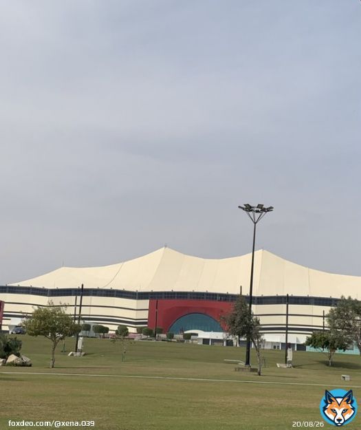 حبيت هالمرة بيوم ميلادي يكون مختلف ورحت الخور فطرت مع صديقتي بماك واحتفلنا مع بعض ورحنا إستاد البيت استرجع ذكريات افتتاحية كأس العالم وجونغكوك صافي