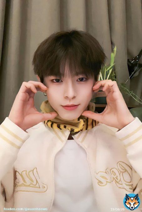 230312 #XUANHAO DOUYIN LIVE - HD PIC  &ndash; thread  \u24d8 mute the thread to avoid the spam #宣淏 #쉬안하오