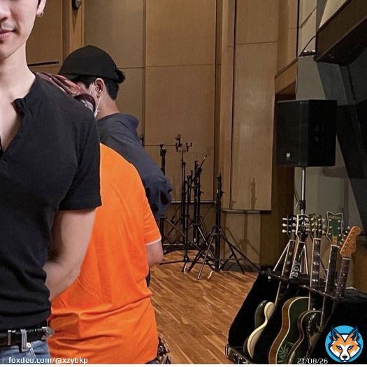 On that day, Mile didn&rsquo;t just bring his babies to be actors, helped behind the scenes w Barcode and taught him guitar melody & song composition  Mile again, when can we get a new song from you?   MILE IS SO CUTE   #KinnPorscheEP5 #MilePhakphum