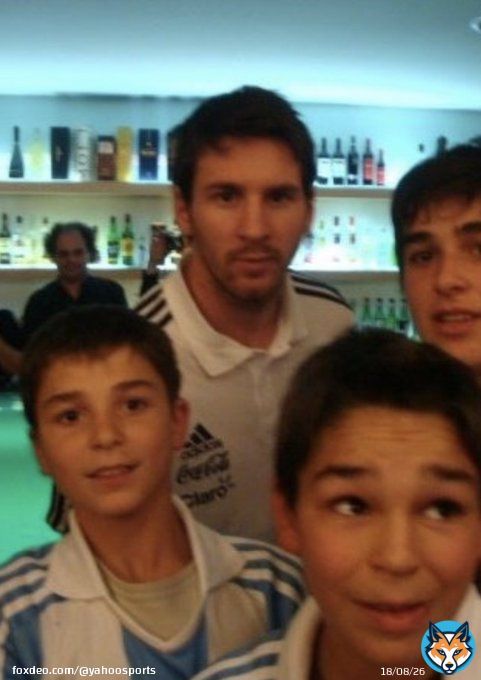 Ten years ago, a young Juli&aacute;n &Aacute;lvarez asked his idol, Lionel Messi, for a photo.  Today, they both scored in the World Cup semifinals   (h/t @FabrizioRomano)