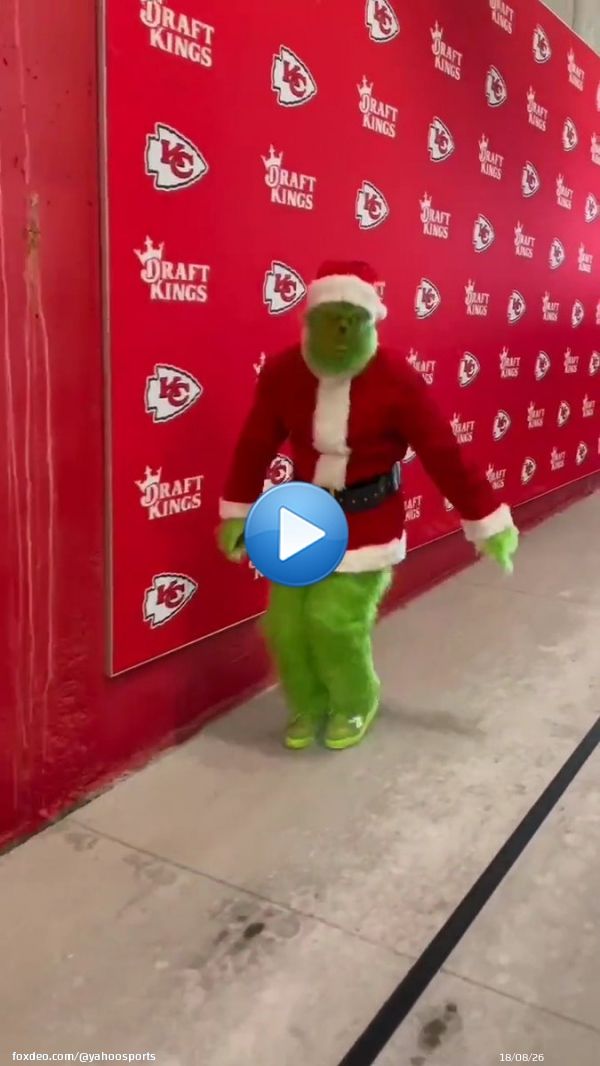JuJu Smith-Schuster showed up to Arrowhead Stadium as the Grinch who stole the dance competition  (via @NFL)