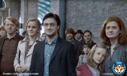 Warner Bros приступила к разработке фильма &laquo;Гарри Поттер и проклятое дитя&raquo;, который расскажет о будущем Гарри и его друзей.
