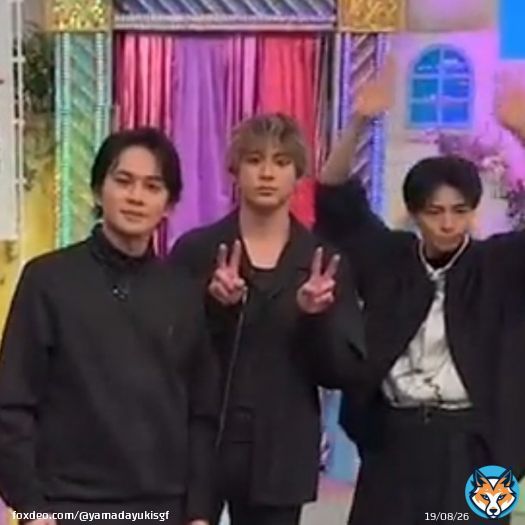 Yuki can't stop with the peace signs ahahahaah he is just like me fr #東リベ2プレミアムナイト #yamadayuki #山田裕貴