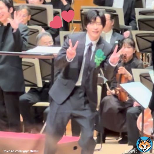 私事で恐縮ですが&hellip;！！ 今日、誕生日を迎えました 幸せな数日間からの誕生日！ 最高でしかないです！！ そしてさっき気付いたんですけどこれ&hellip; 圭さんの視線もらえてるって思ってもいいですか？  #リバーサルオーケストラコンサート #田中圭
