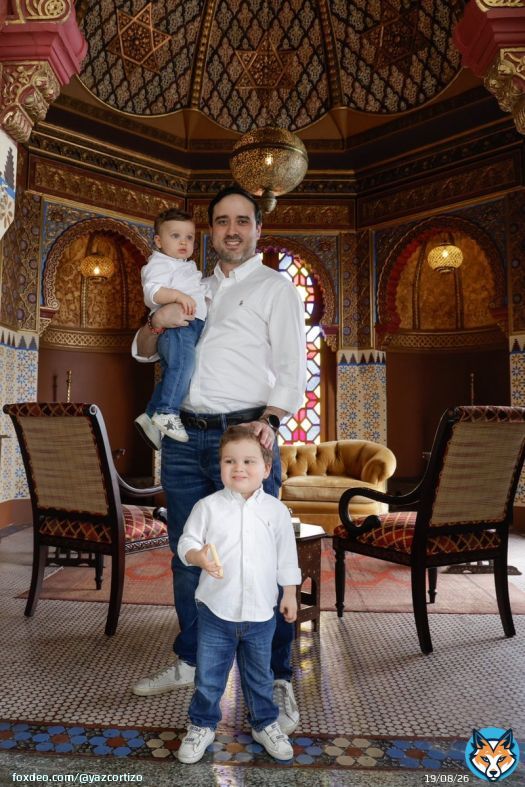 A mí querido hijo Jorge; estoy muy orgullosa del papá en el que te has convertido, felicidades en este día especial.