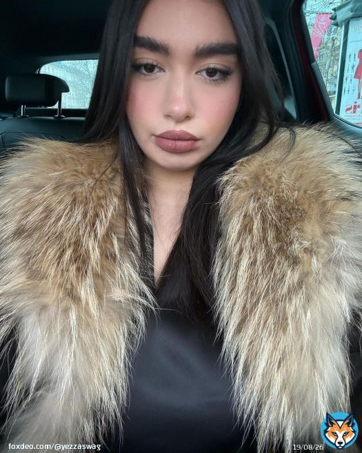 Photo by Yezzaswag on January 11, 2024. May be a selfie of 1 person, lipstick, eyeliner, makeup, hair, goosedown coat, sable coat, turtleneck and parka.