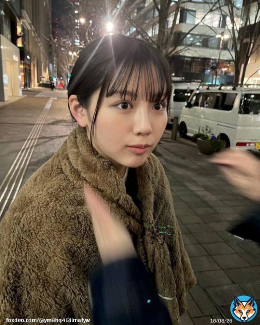 何とも言えない表情してるw 素早い手刀だな #mihogram   #渡邉美穂
