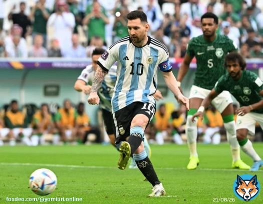 サッカー・ワールドカップのアルゼンチン対サウジアラビア戦は1-0で前半を終えました。FWメッシがPKを落ち着いて決めて先制！貫禄を見せました。 \u25bd「最後のＷ杯」メッシ写真特集はこちら  #Qatar2022 #FIFAWorldCup  #FIFAワールドカップ  #FIFAワールドカップ2022 #メッシ