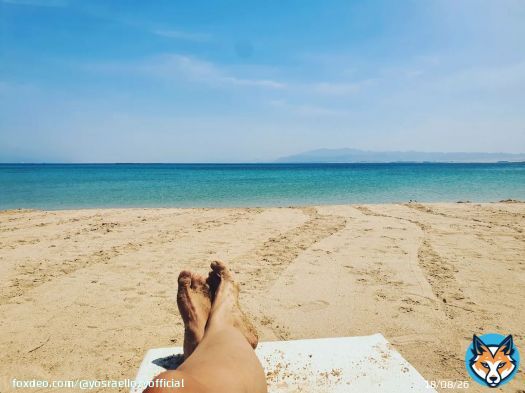 Yesterday, I got the chance to chill by the beach as an adult person without my kids.. As much as I enjoy spending every minute with them, I reached a point where I needed to be alone for a couple of hours.It's hard to live with 'mom guilt', so this is is just a reminder that we need to take care of ourselves so we can be happy mums with happy kids!