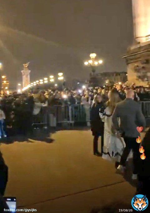 french armys showing their support to yoongi!! waiting for him on a VERY cold and windy night!!   #SUGAxValentino #SUGAxValentinoCouture  #SUGAValentinoDiVas