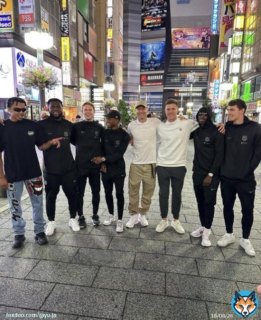 バルサメンバーは早朝の渋谷を散策したみたいです！！  東京少しでも楽しんでくれてそうでよかった！！  多分もうホテルに戻ってますね！ ホテルはリッツカールトンかな？ そんな感じです！試合楽しみ！  #バルセロナ #バルサ #神戸