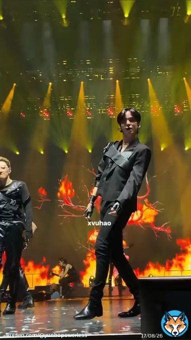 YUNHO CYBERPUNK OUTFIT