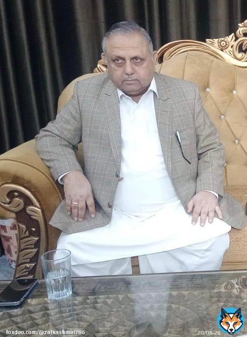 Honor never comes to a shameless family. They are betraying Imran Khan by coming to the assembly with his vote.The Pakistani community in UK should hold them accountable. Barrister Sultan, Yasir Sultan and Chaudhry Arshad have become loota. #Imran kh
