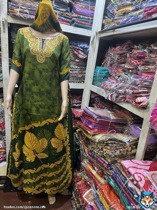 I take God beg you retweet this for me   Do you want an outfit you can easily wear as casual wear? Worry no more ..our Kaftan is here for you   Price: #4,000  To shop, dm or whatsapp   Available in different prints and colors   It comes with a scarf