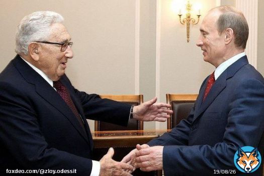 То Эмманюэль Макрон предлагает Зеленскому пойти на уступки России, теперь бывший госсекретарь США 98-летний Генри Киссинджер заявил на Всемирном экономическом форуме в Давосе, что Украина должна начать переговоры с РФ, в том числе с учетом территориальных захватов оккупантов  \ud83d\udc47