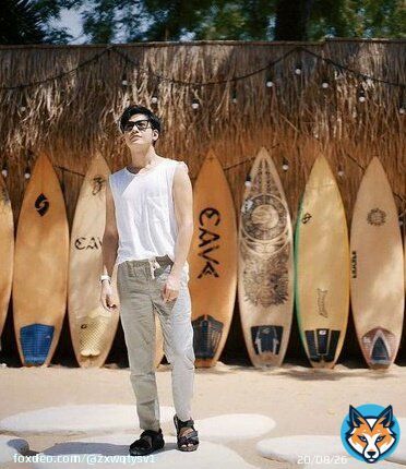 SINGTO went together with P'Jane & the Japanese staff team, to seaside & also visited tiger farm at Sriracha, Cholburi.  Singto sent a HBD greeting to his Japanese nephew & niece.