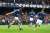 ايفرتون مع مدربهم الجديد في اول مباراة ينتصر على المتصدر ارسنال بأداء ومستوى و روح عالية  الارسنال ما كان بيومه والخسارة مستخقة للاسف الغانرز لا يزالون في صدارة البريميرليغ بفارق 5 نقاط عن مانشستر سيتي الي بيلعب بكرى مع توتنهام في ارض الاخير  هاردلك 