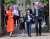 دوق ودوقة #كامبريدج مع الامير جورج والأميرة شارلوت يزورون قلعة كارديف ،لمقابلة فناني الأداء وطاقم العمل المشاركين في الحفلة الموسيقية الخاصة ب #اليوبيل_البلاتيني التي ستقام لاحقا ، أطلت #كيت_ميدلتون بمعطف مذهل باللون البرتقالي