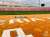 Voici le tapis d’or qui couvre la piste d’athlétisme durant la compétition à Annaba et aussi à Oran et Constantine.  Ce tapis est fait par l’entreprise national Tapis d’or d’Algérie #CH