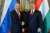 Венгрия пригрозила наложить вето на санкции ЕС против российских энергоресурсов. The Insider ещё несколько лет назад писал, что у России есть компромат на венгерского премьера Орбана: запись, на которой преступный авторитет Могилевич передаёт ему чем