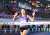 2位・積水化学 連覇ならずも「総合力で取った価値ある」と新谷仁美／#クイーンズ駅伝   フィニッシュ後、涙を浮かべる佐々木を慰めた新谷。「2年前の準優勝は『ワンマンチーム』。今回は総合力で取った、価値のある2位」 #積水化学 ｜月陸Online