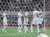 バルサが2-0で神戸を下す   後半、互いに決定機作るが得点なく、前半に #ケシエ と #エリック・ガルシア のゴールでリードを奪った #バルセロナ が勝利。  注目集めた #ヴィッセル神戸 の #イニエスタ は80分までプレー。交代時には国立競技場が大きな拍手に包まれ、#チャビ 監督と抱擁交わした。