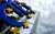 Еврокомиссия опубликовала&nbsp;документы по 10-му пакету санкций против россии и тем самым ввела его в действие.  ЕС внес в новый пакет санкций&nbsp;Тинькофф, Альфа-банк&nbsp;и&nbsp;Росбанк.&nbsp;Их активы на территории стран ЕС будут заморожены, сде