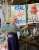 ヴィヴィアンウエストウッド ファッションデザイナーで著名であるけど積極的にデモに参加し先頭に立ったり 当時のキャメロン首相の家に戦車で抗議しに行ったニュースはたまげたけど反体制の精神や価値観を持ち続けた本当にブランドの象徴といったイメージの人だったなぁ