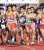 【快挙】全国高校駅伝、倉敷が大会新記録で4年ぶり3度目の優勝   3区で留学生のS・キバディが22分30秒の区間新記録をマークして首位に立つと、4区桑田駿介も区間賞で差を広げる。その後もリードを守り続け、最終7区の檜垣蒼が笑顔でゴールテープを切った。