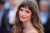 L'actrice sud-africaine Charlbi Dean est d&eacute;c&eacute;d&eacute;e &agrave; l'&acirc;ge de 32 ans d'une 'maladie soudaine'    Elle jouait dans Sans Filtre de Ruben Ostlund, r&eacute;cemment r&eacute;compens&eacute; de la Palme d'Or au Festival de 