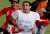 #خالد_يوسف الفارق بين الإثنين خالد يوسف صاحب أفلام البرونو مع مني فاروق وشيما الحاج وغيرهم في واحدة من أكبر الفضائح والثاني أسر قلوب العباد بأدبه وأخلاقه ومواقفه النبيلة الأول عاد ليدفن أخاه وعاد إلي بيته والثاني لم يتسطع دفن آباه لذي لن تتقدم أمه لا