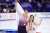 [フィギュアスケート NHK杯] ペア優勝の三浦璃来、木原龍一組。表彰式は笑顔でいっぱいでした。優勝おめでとうございます！（若杉）  \u25bdNHKフィギュア写真特集は   #りくりゅう #三浦璃来 #木原龍一 #NHK杯フィギュア