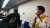 腕が短いから袖を引っ張ってるのがバレました。  'M-1グランプリ2022&times;ウルフルズ「暴れだす V」' を YouTube で見る