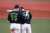どんなピンチも一緒に最後まで戦う #swallows #マクガフ #村上宗隆 #日本シリーズ2022第5戦