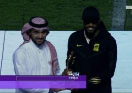 مع الهلال                               مع الإتحاد