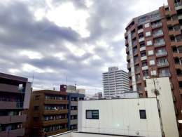 おはようございます！！！ 東京の天気は曇りです  【希望】本命チョコ、義理チョコ、友チョコ、チョコレートの種類は問いません 【お返し】ホワイトデーにピエールエルメのマカロンをお返し  本日もよろしくお願いします。  #HappyValentine #企業公式が毎朝地元の天気を言い合う #おは戦50214fk