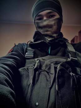 Обычная судьба коллаборанта.  1. Приветствуешь оккупантов в родном Купянске.  2. Сбиваешь украинскую символику для картинки пропагандонов.  3. После освобождения города, бежишь в Белгород.  4. Тебя призывают в армию оккупантов.  5. Утилизация под Бах