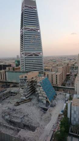 صورة لارض مشروع #الفيصلية_ديستركت بعد إزالة مبنى سياحية للأجنحة الفندقية وجزء من مبنى مركز الخزامى على طريق #العليا