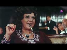 مسكوها جايبه افلام  خارجه  وفى الاخر بتخرج وتغيظ الظابط  واقع مرير فى السبعينات