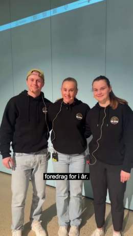 Bli med André Strandborg, Lotte Pedersen og Ingrid H. Berge på besøk til Kristianslyst skole med klubbens eldste samfunnsprosjekt - Behold Korken På Spillerne, og artist Kristian Arntsen, fortalte 170 niendeklassinger om gode vaner, holdninger og val