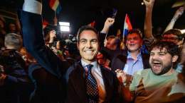 Aux Pays-Bas, le succès des libéraux progressistes de @D66 qui réalisent leur meilleur score et devancent les libéraux conservateurs, alliés de Geert Wilders dans le gvt précédent, démontre que l’avenir du libéralisme ne passe pas forcément par un vi
