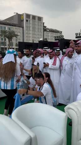 昨日のアルゼンチン対サウジアラビアの試合前はこんな感じだったそうです！  まさかサウジアラビアが勝つことになるとは&hellip;0:071,244 views